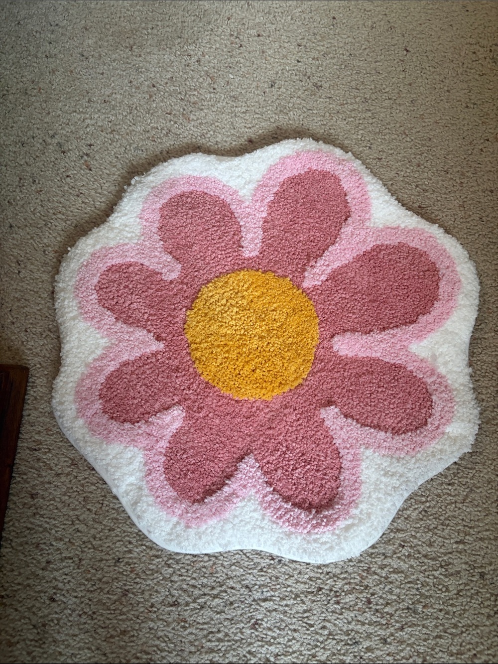Icing Pink Daisy throw rug with Yellow Center